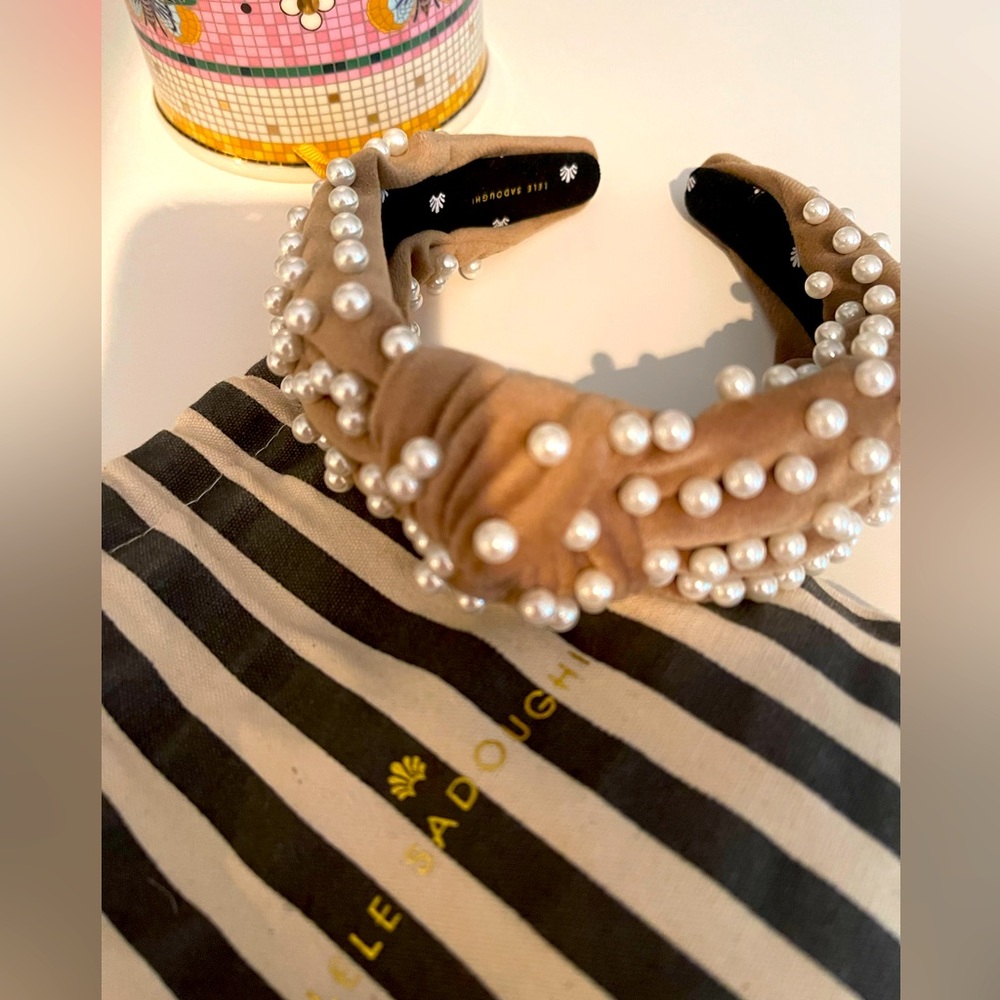 🤎Lele Sadoughi beige/tan white pearl VELVET headband 🤎